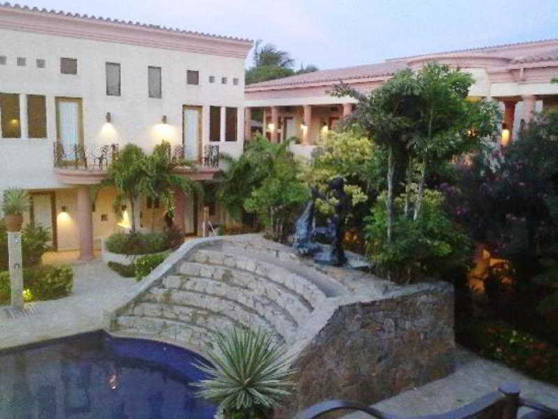 Las Sirenas Hotel & Condo