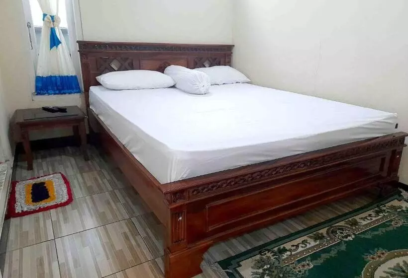 Hotelli Shinta Syariah Homestay Dieng Redpartner