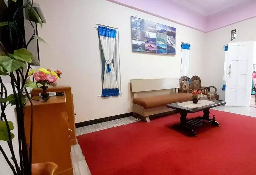Hotelli Shinta Syariah Homestay Dieng Redpartner