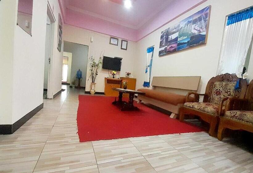 فندق Shinta Syariah Homestay Dieng Redpartner