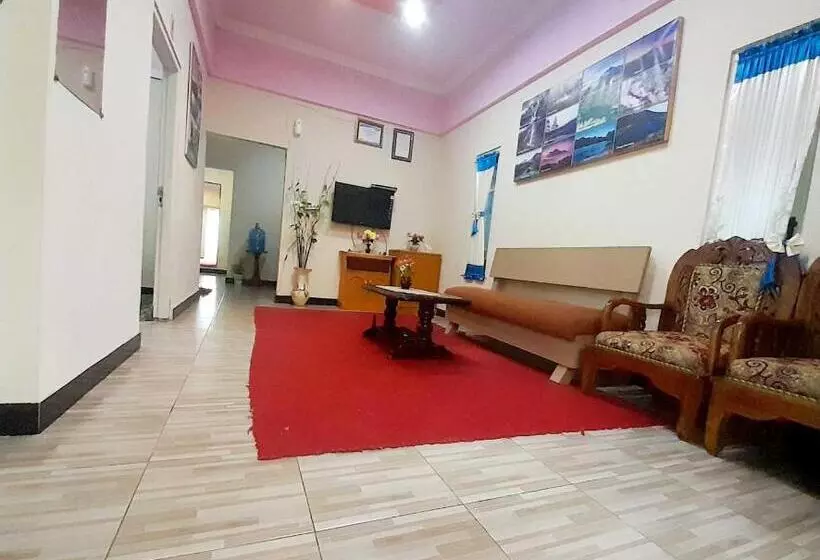 Hotelli Shinta Syariah Homestay Dieng Redpartner