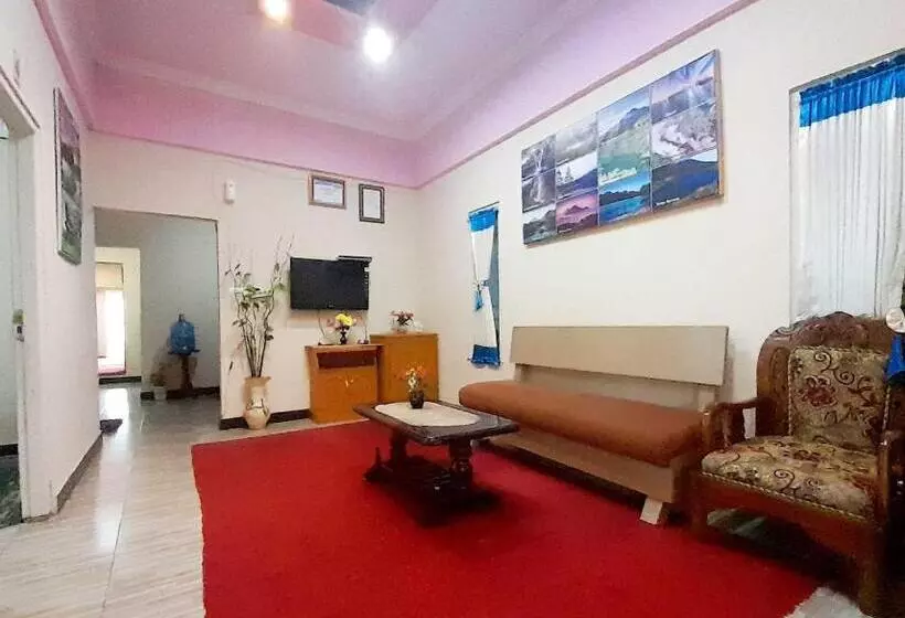 Hotelli Shinta Syariah Homestay Dieng Redpartner