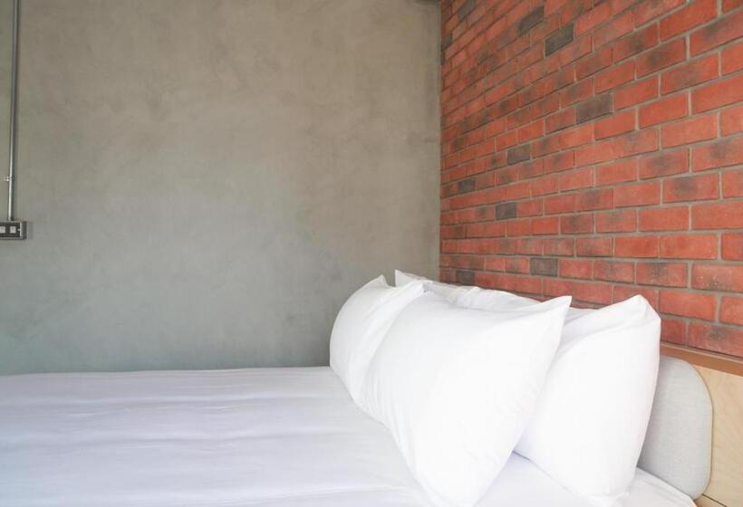 鬧鐘關掉旅店 Alarm Off B&b