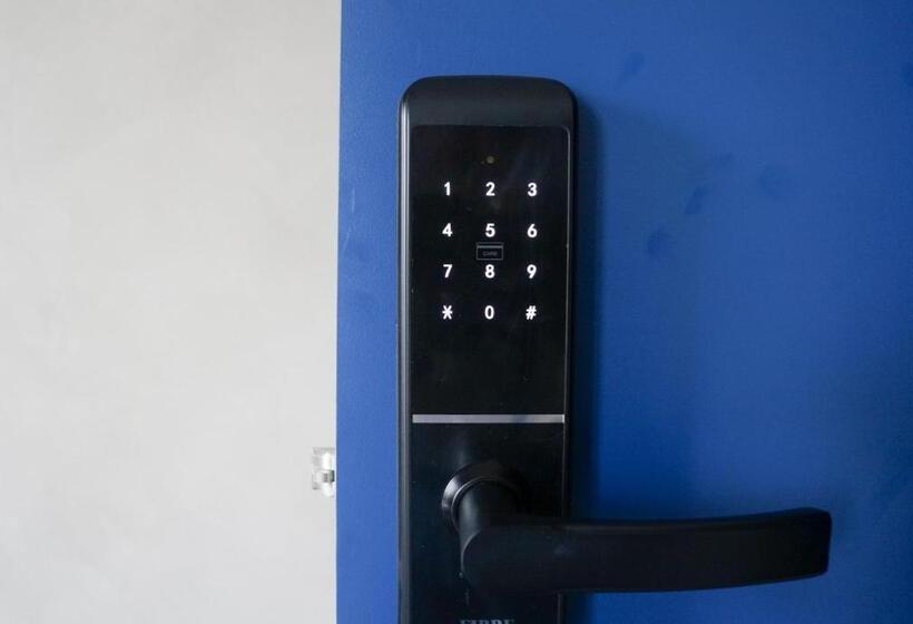 鬧鐘關掉旅店 Alarm Off B&b