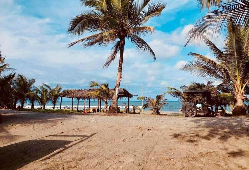 בית מלון כפרי North Shore Beach Resort