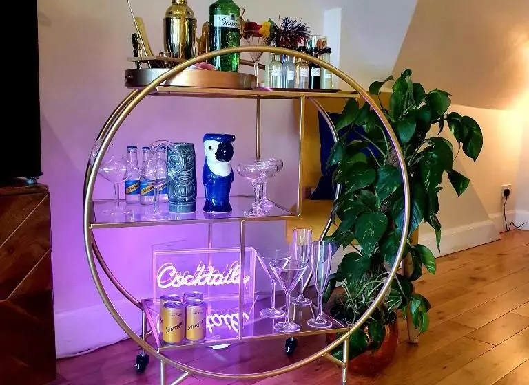 The Blue Horse Suite At The Grumpy Schnauzer B&b Private Hot Tub, Gym, Breakfast, Stunning!