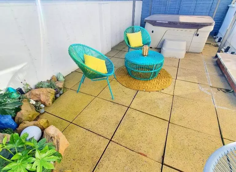 The Blue Horse Suite At The Grumpy Schnauzer B&b Private Hot Tub, Gym, Breakfast, Stunning!