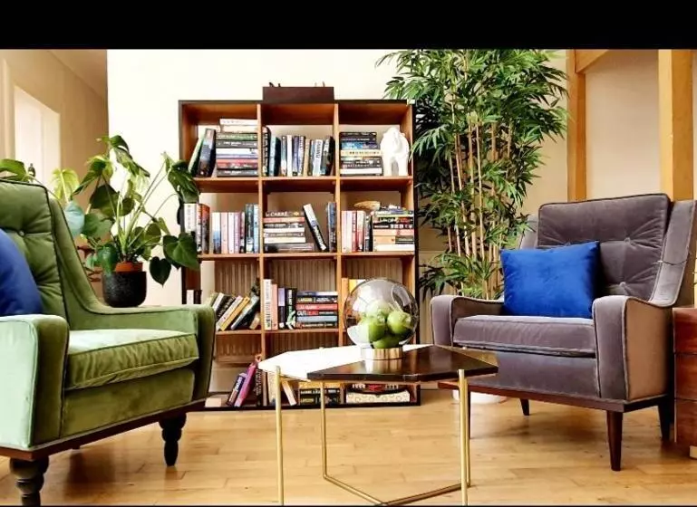 The Blue Horse Suite At The Grumpy Schnauzer B&b Private Hot Tub, Gym, Breakfast, Stunning!