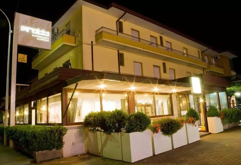 ホテル Albergo Ristorante Protti