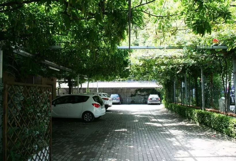 ホテル Albergo Ristorante Protti