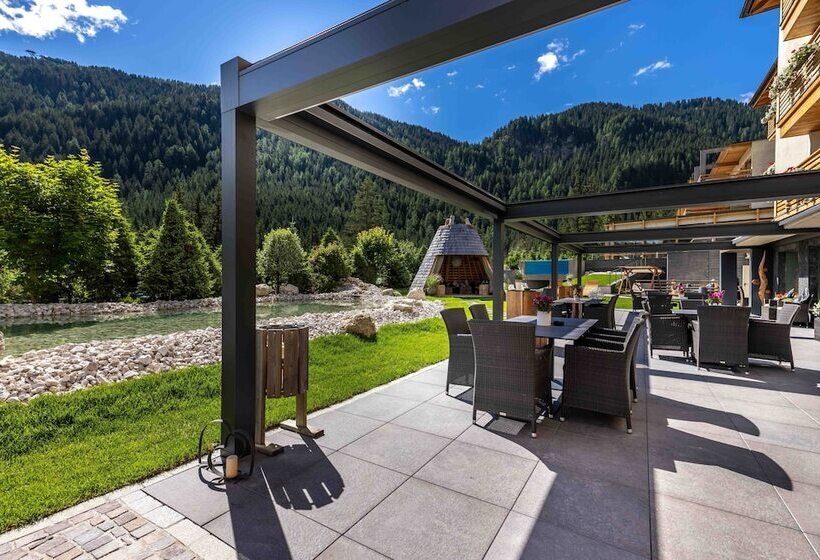 Отель Cristallo  Wellness Mountain Living