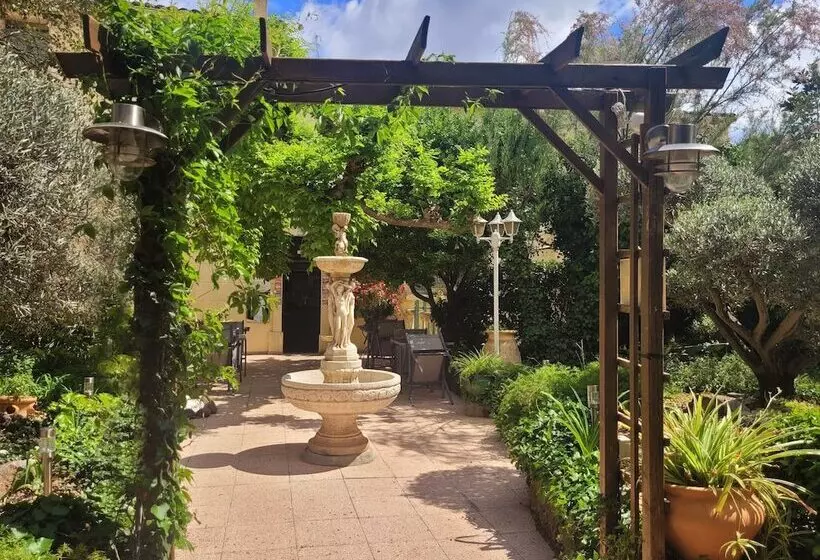 هتل Hôtel Du Patriarche