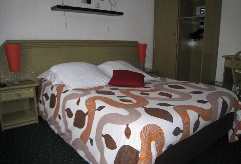 هتل Hôtel Les Tennis Men