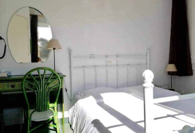 هتل Hôtel Les Tennis Men