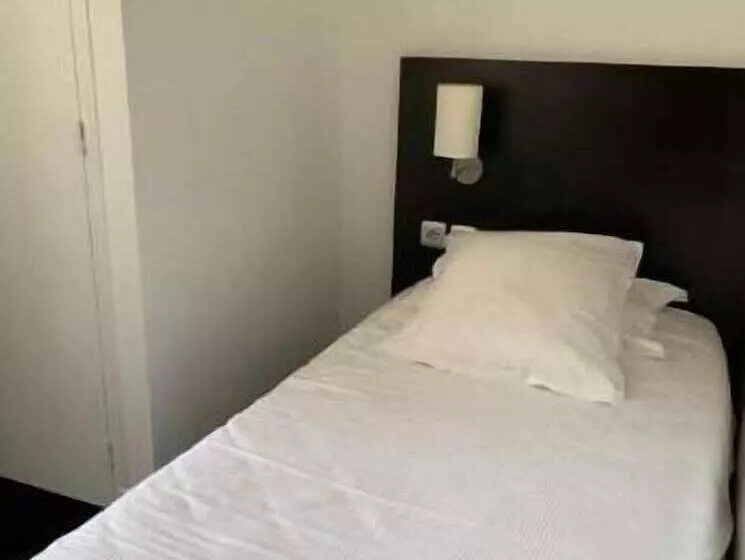 هتل Hôtel Les Tennis Men