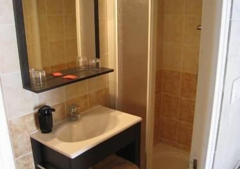 هتل Hôtel Les Tennis Men