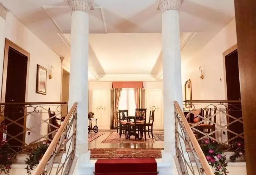 Отель La Loggia