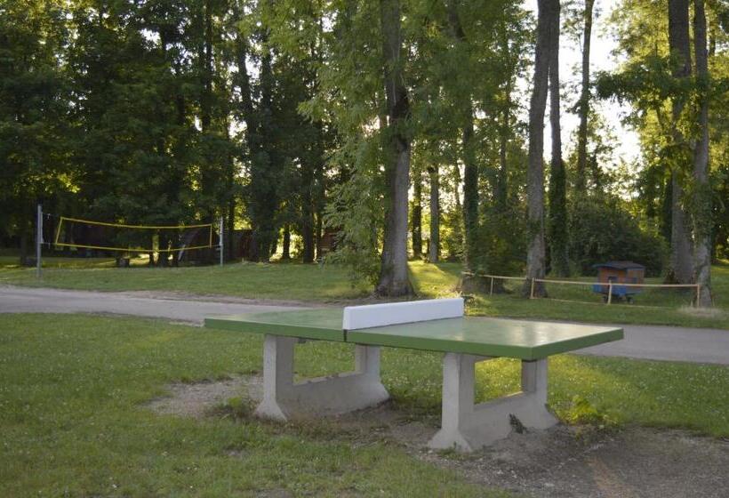 בית מלון כפרי Le Village De La Champagne  Slowmoov