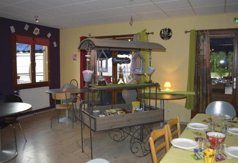 בית מלון כפרי Le Village De La Champagne  Slowmoov