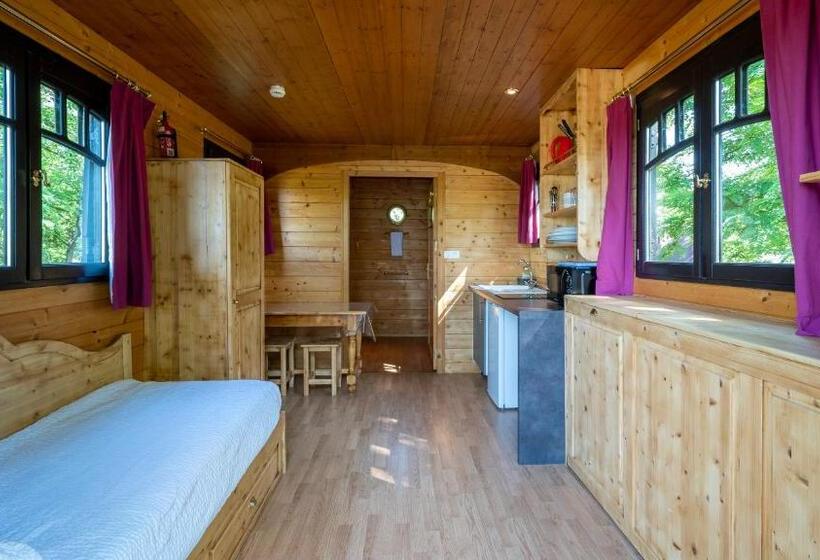 בית מלון כפרי Le Village De La Champagne  Slowmoov