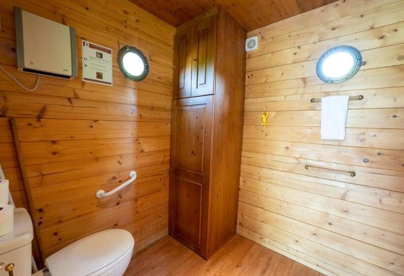 בית מלון כפרי Le Village De La Champagne  Slowmoov