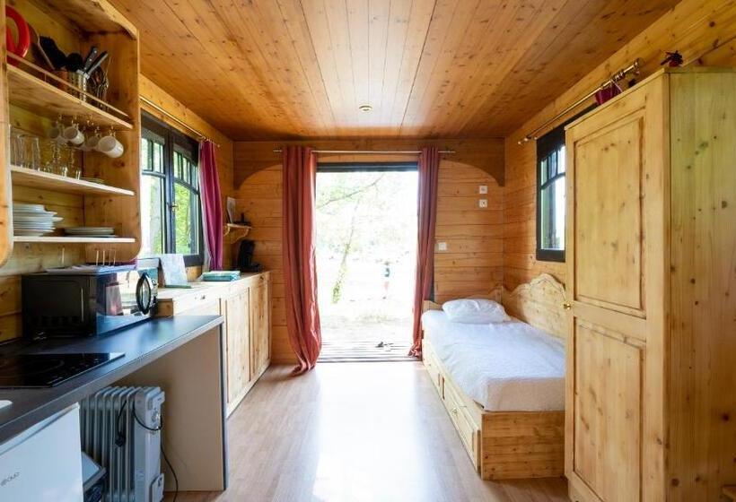 בית מלון כפרי Le Village De La Champagne  Slowmoov