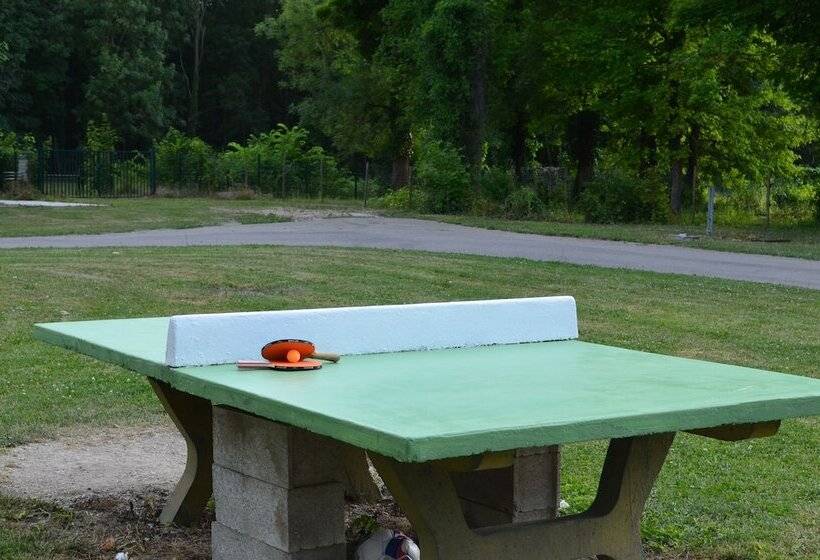 בית מלון כפרי Le Village De La Champagne  Slowmoov