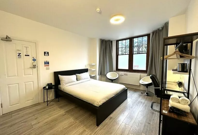 Hotel Sleeplicity London Heathrow