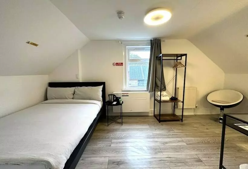 Hotel Sleeplicity London Heathrow