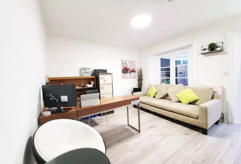 Hotel Sleeplicity London Heathrow