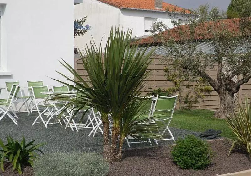 Отель The Originals Access, Hôtel Corinna, Royan