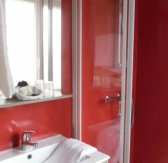 Отель The Originals Access, Hôtel Corinna, Royan