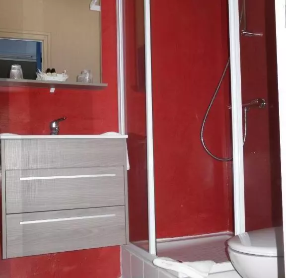 Отель The Originals Access, Hôtel Corinna, Royan