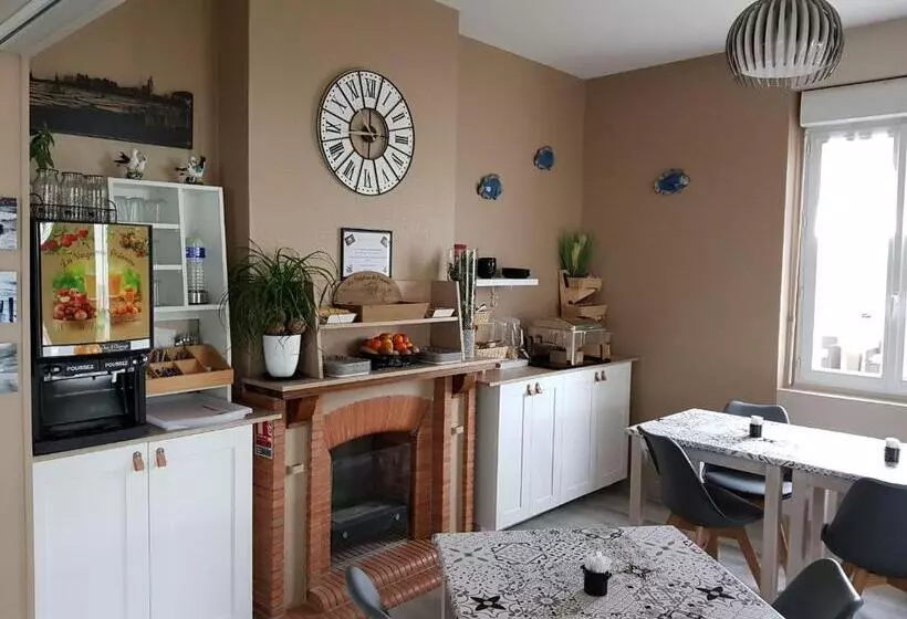 Отель The Originals Access, Hôtel Corinna, Royan