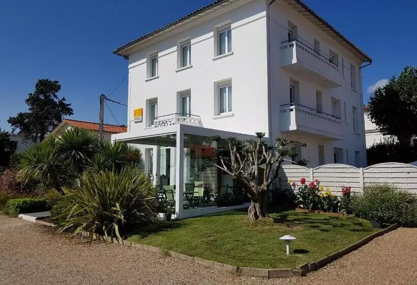 Отель The Originals Access, Hôtel Corinna, Royan