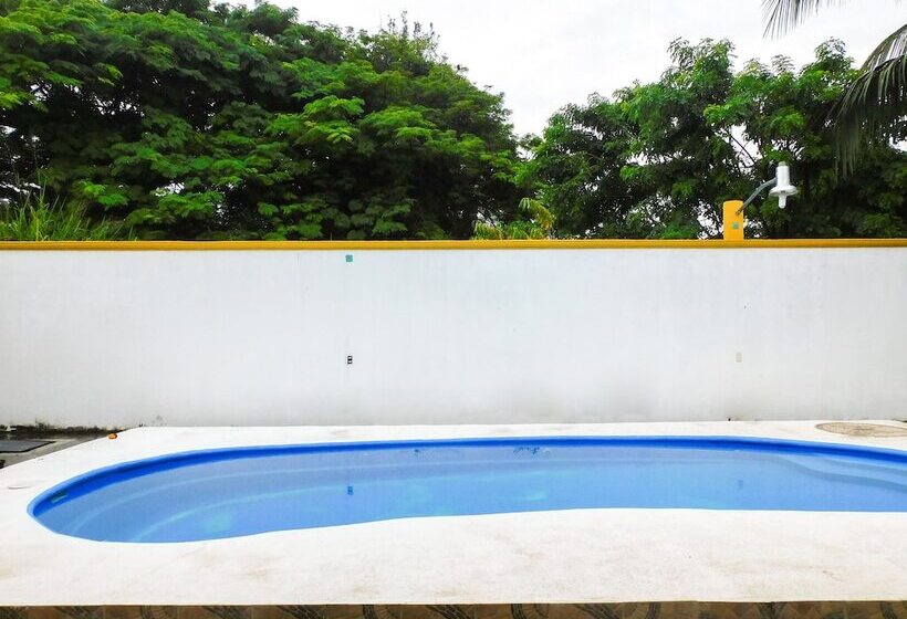 Отель Habitaciones América Rotamundos