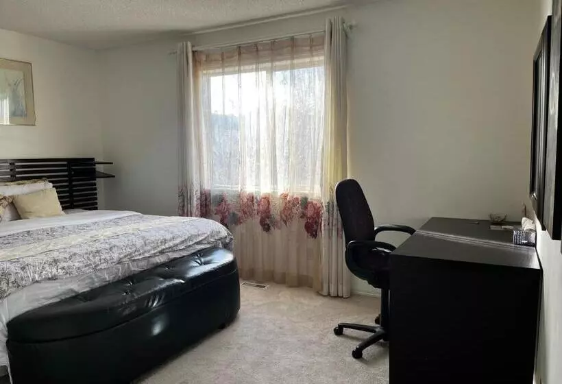 پانسیون Hidden Valley Treehouse Home!