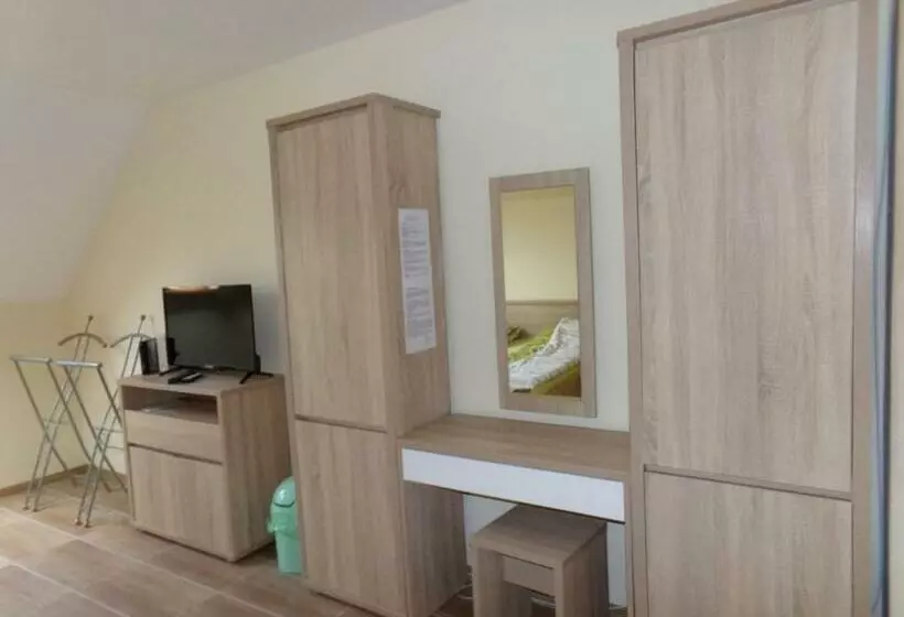 پانسیون Hold On Apartman