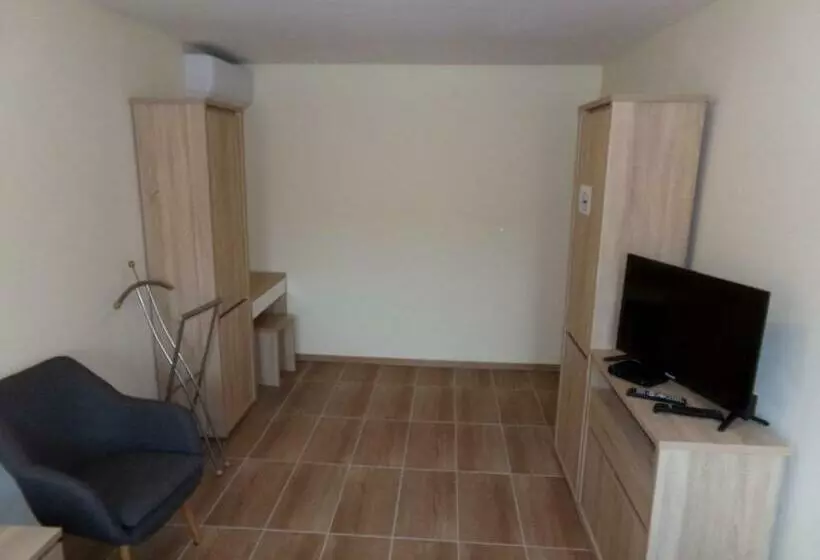 پانسیون Hold On Apartman