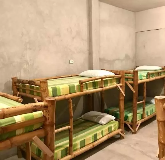 Sharky Hostel Oslob