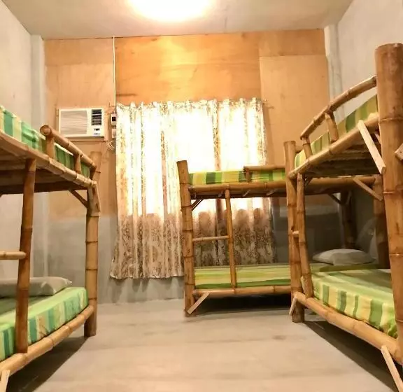 Sharky Hostel Oslob