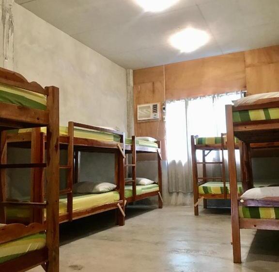 Sharky Hostel Oslob