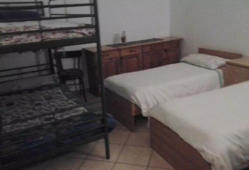 تختخواب و صبحانه Lontani Da Casa Asd