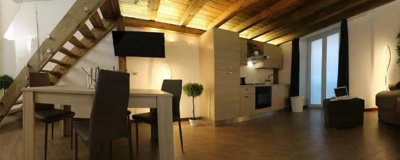 تختخواب و صبحانه Le Suites Del Duomo