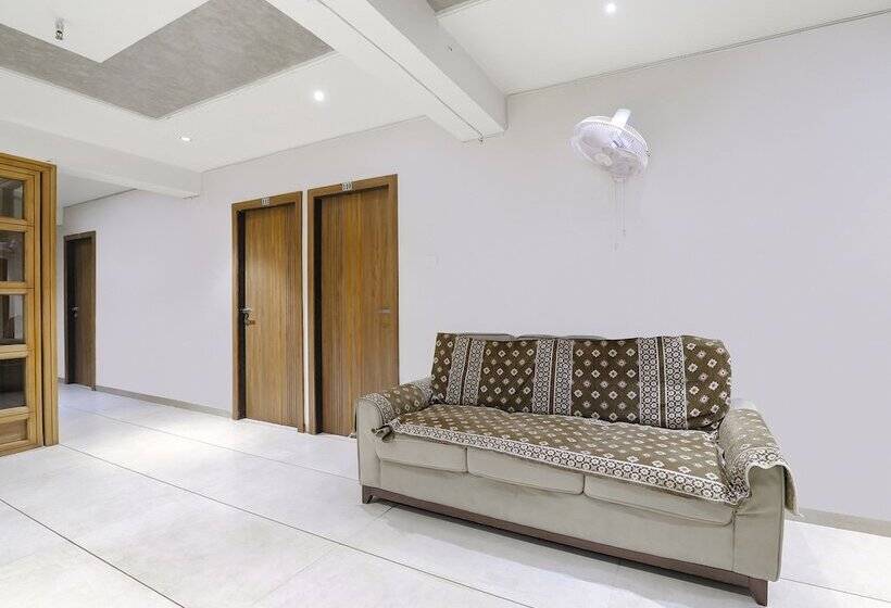 Fabhotel Bharosa Inn