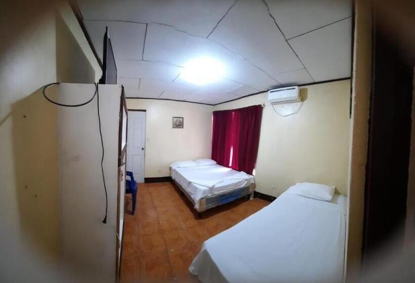 بنسيون Tropical Dreams Hostel