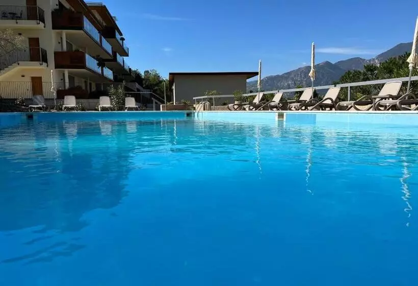 malbon × Hotel 1171 clubhaus windandsea Hotel Wind in Malcesine, starting at £91 - Destinia