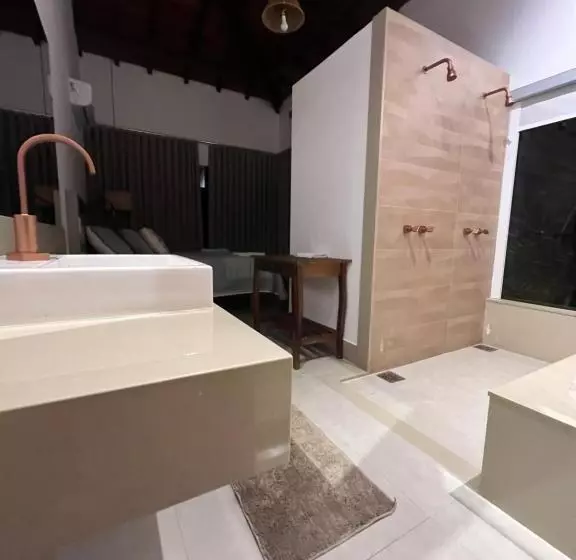 ユースホステル Paraíso Capitólio Suítes Pousada