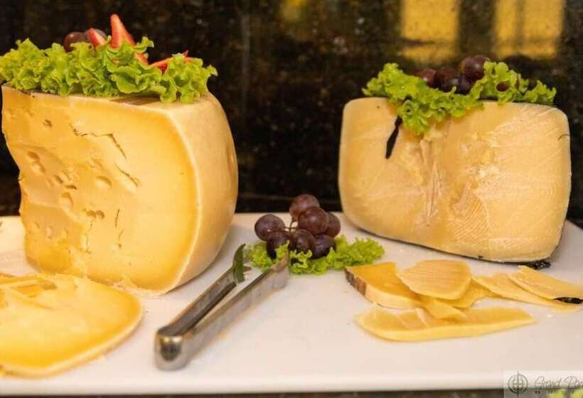 تختخواب و صبحانه Grand Park