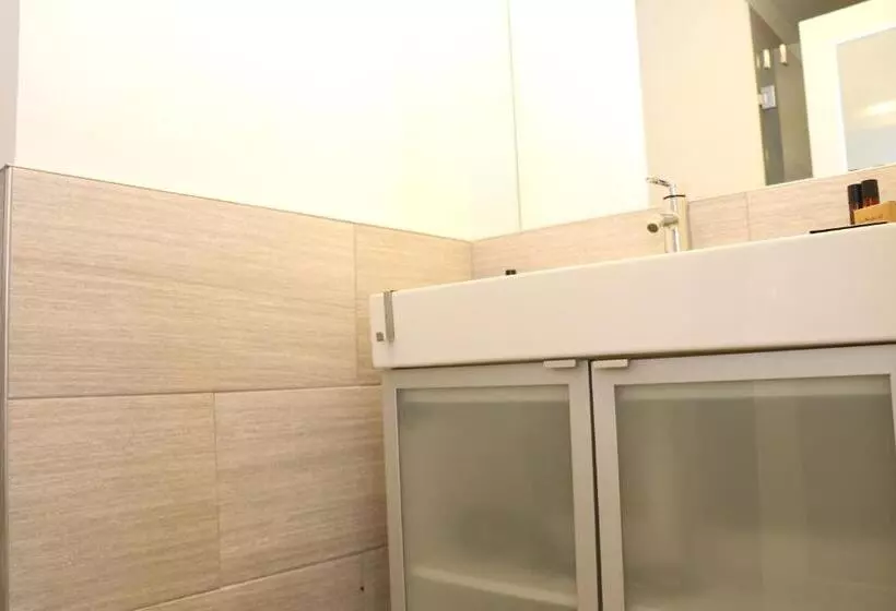 Charming & Stylish Studio On Beacon Hill #8